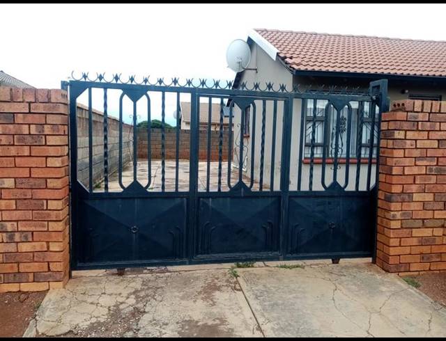 2 BEDROOM PROPERTY TO RENT IN DOBSONVILLE